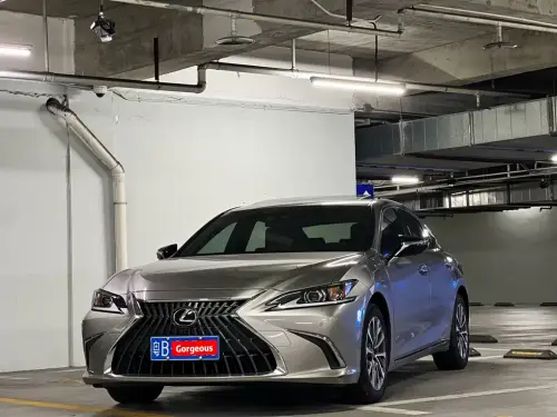 Lexus ES, 2022