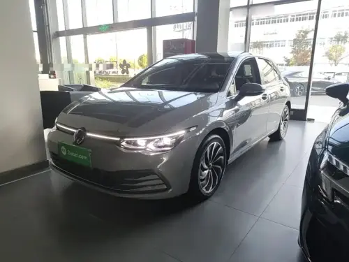 Volkswagen Golf, 2023