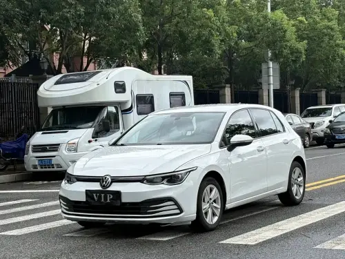 Volkswagen Golf, 2023
