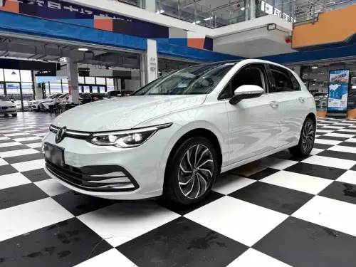Volkswagen Golf, 2022