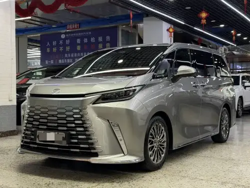 Lexus LM, 2025