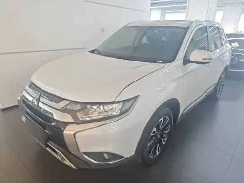 Mitsubishi Outlander, 2020
