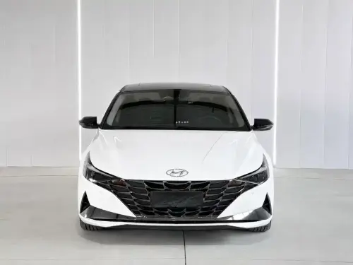 Hyundai Elantra, 2022