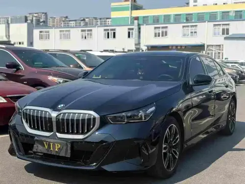 BMW 5-Series, 2025