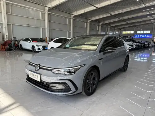 Volkswagen Golf, 2023
