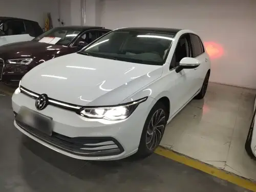 Volkswagen Golf, 2022