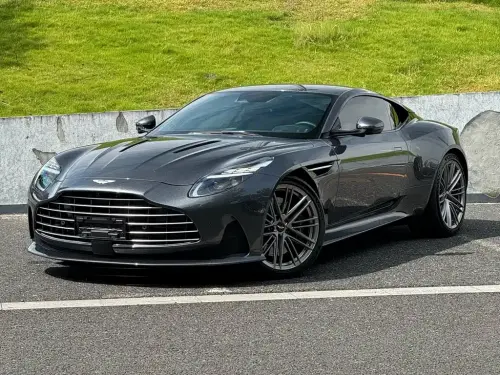 Aston Martin DB12, 2024