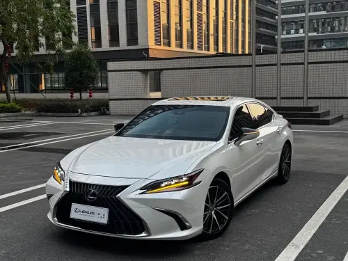 Lexus ES, 2022