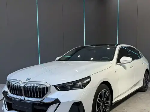 BMW 5-Series, 2025