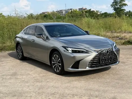 Lexus ES, 2025