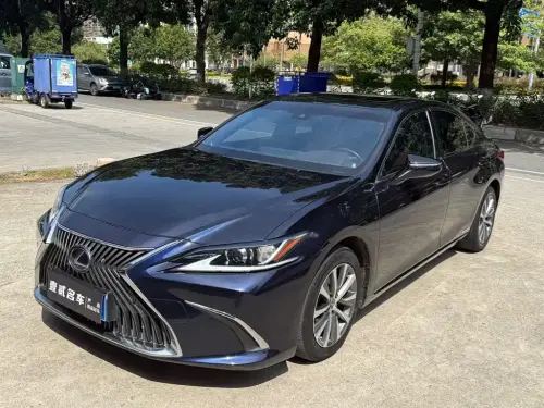 Lexus ES, 2020