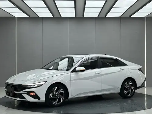 Hyundai Elantra, 2023
