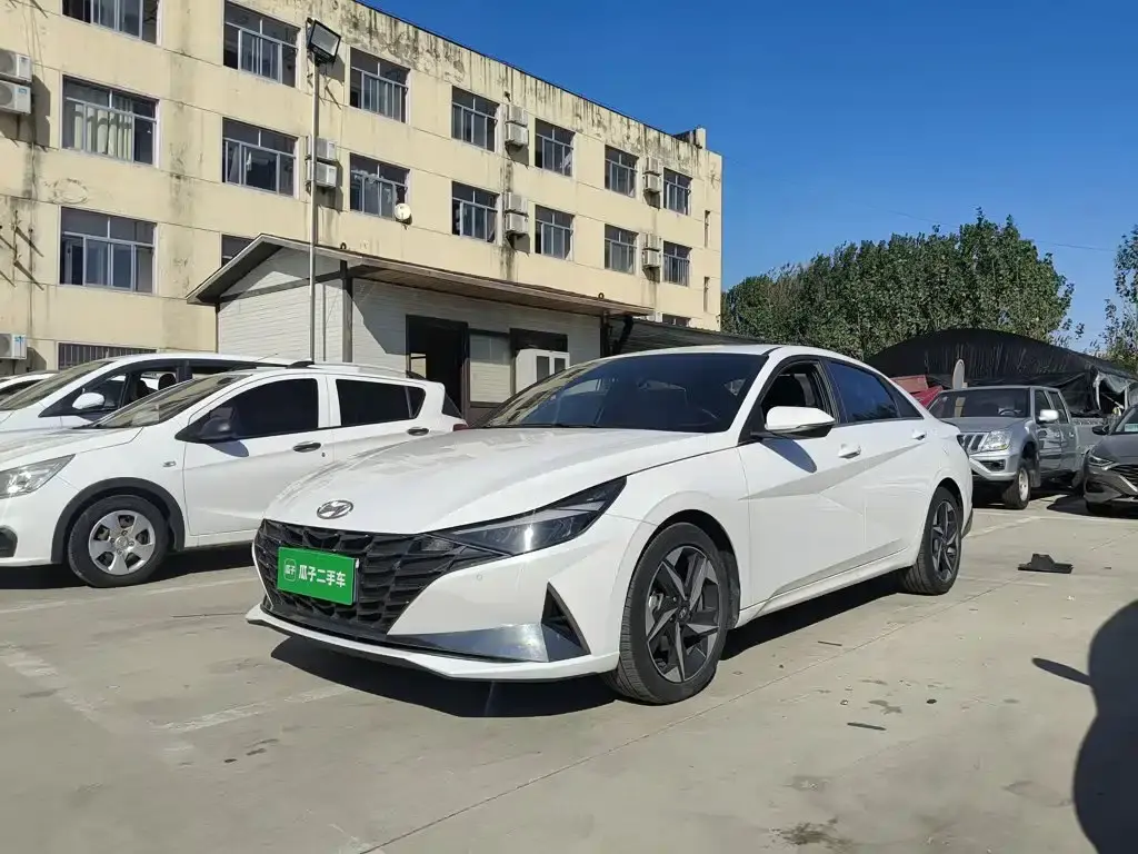Hyundai Elantra, 2023