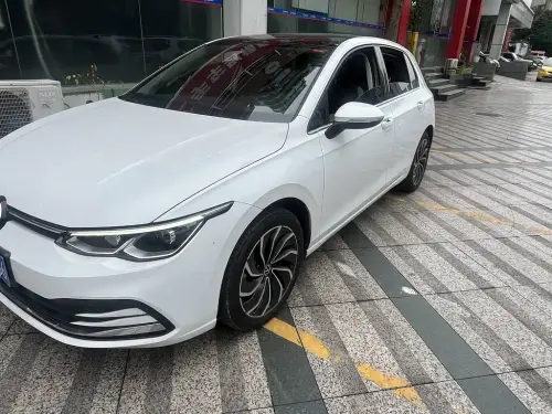 Volkswagen Golf, 2022