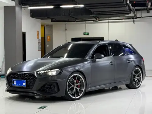 Audi RS4, 2022