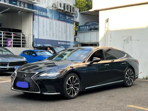 Lexus LS, 2022