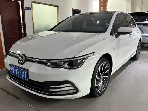 Volkswagen Golf, 2024