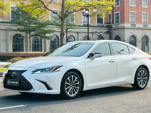 Lexus ES, 2022