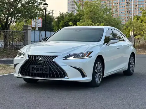 Lexus ES, 2022