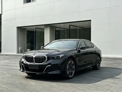 BMW 5-Series, 2025