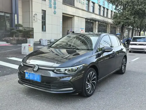 Volkswagen Golf, 2023