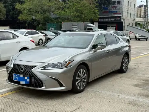 Lexus ES, 2022