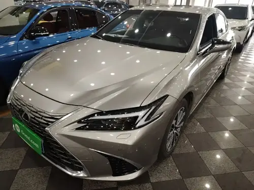 Lexus ES, 2025