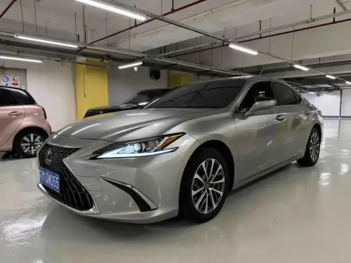 Lexus ES, 2022