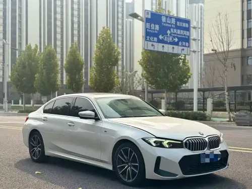 BMW 3-Series, 2023