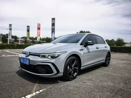 Volkswagen Golf, 2023