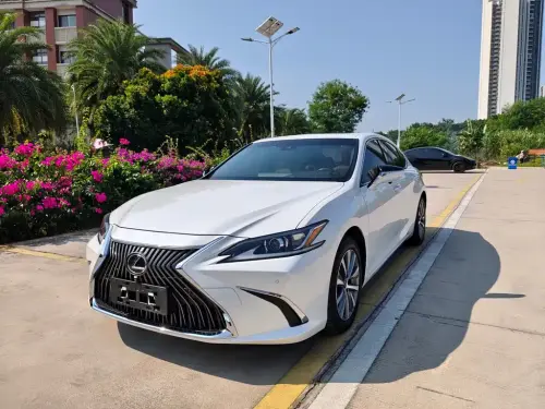 Lexus ES, 2020