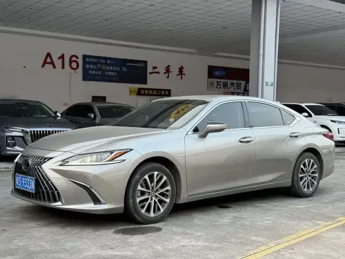Lexus ES, 2023