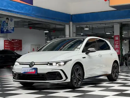 Volkswagen Golf, 2022