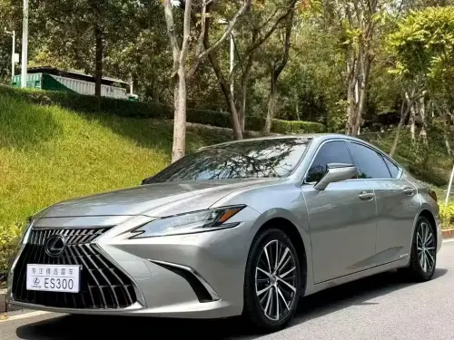 Lexus ES, 2022