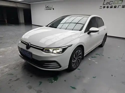 Volkswagen Golf, 2022