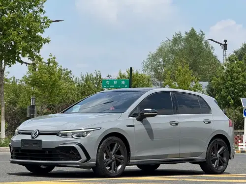 Volkswagen Golf, 2022