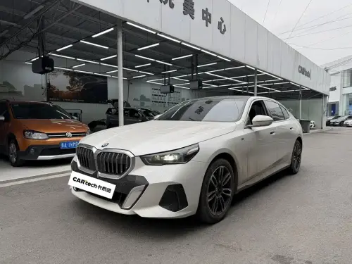 BMW 5-Series, 2025