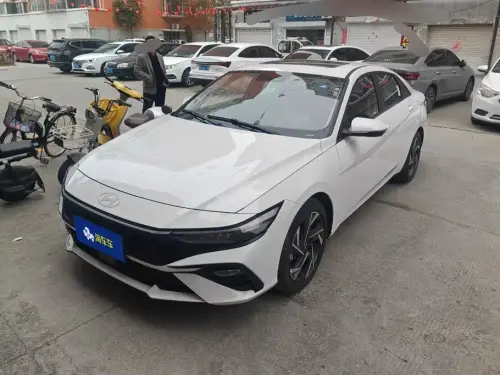 Hyundai Elantra, 2025