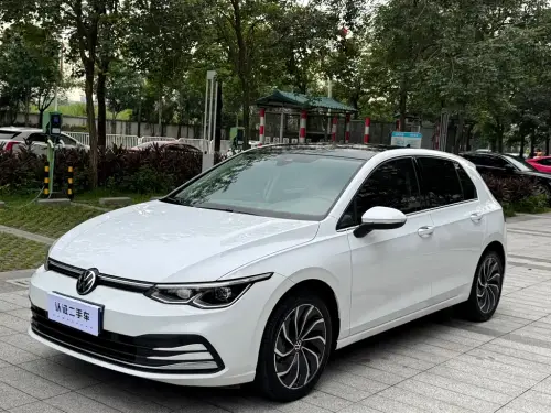 Volkswagen Golf, 2022