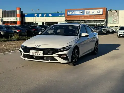 Hyundai Elantra, 2025