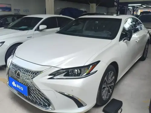 Lexus ES, 2022