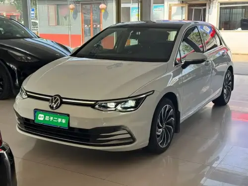 Volkswagen Golf, 2022