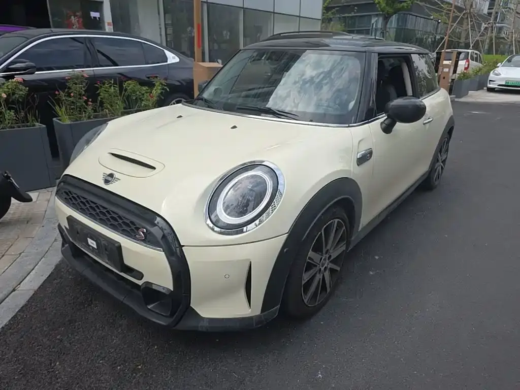 Mini MINI, 2021