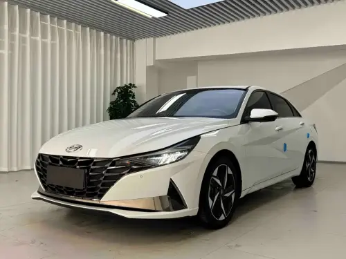 Hyundai Elantra, 2022
