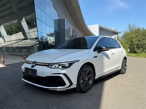 Volkswagen Golf, 2024