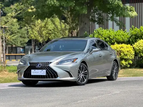 Lexus ES, 2022