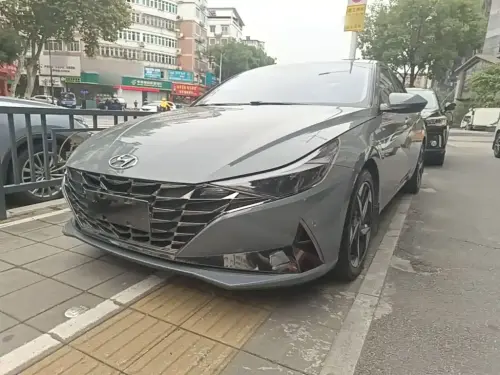 Hyundai Elantra, 2022