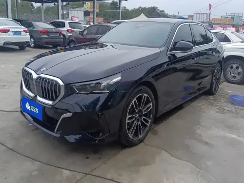BMW 5-Series, 2025