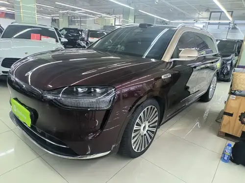 AITO M9, 2025
