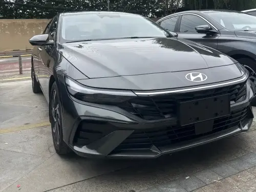 Hyundai Elantra, 2025